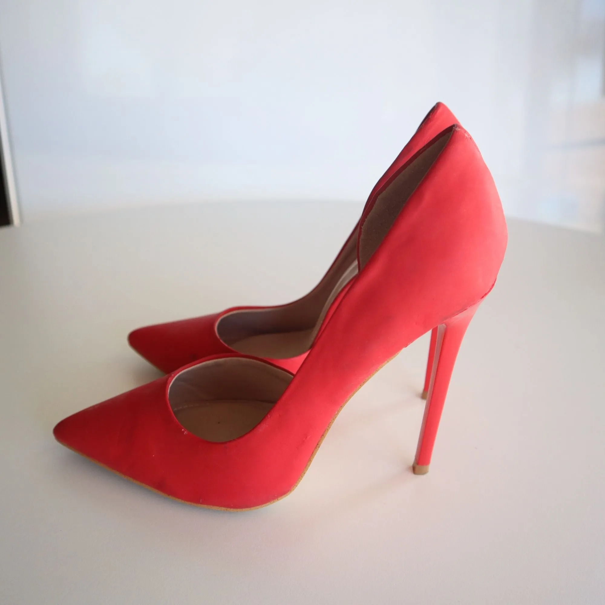 Shoe Republic LA Womens Red High Heel Pumps Size 6