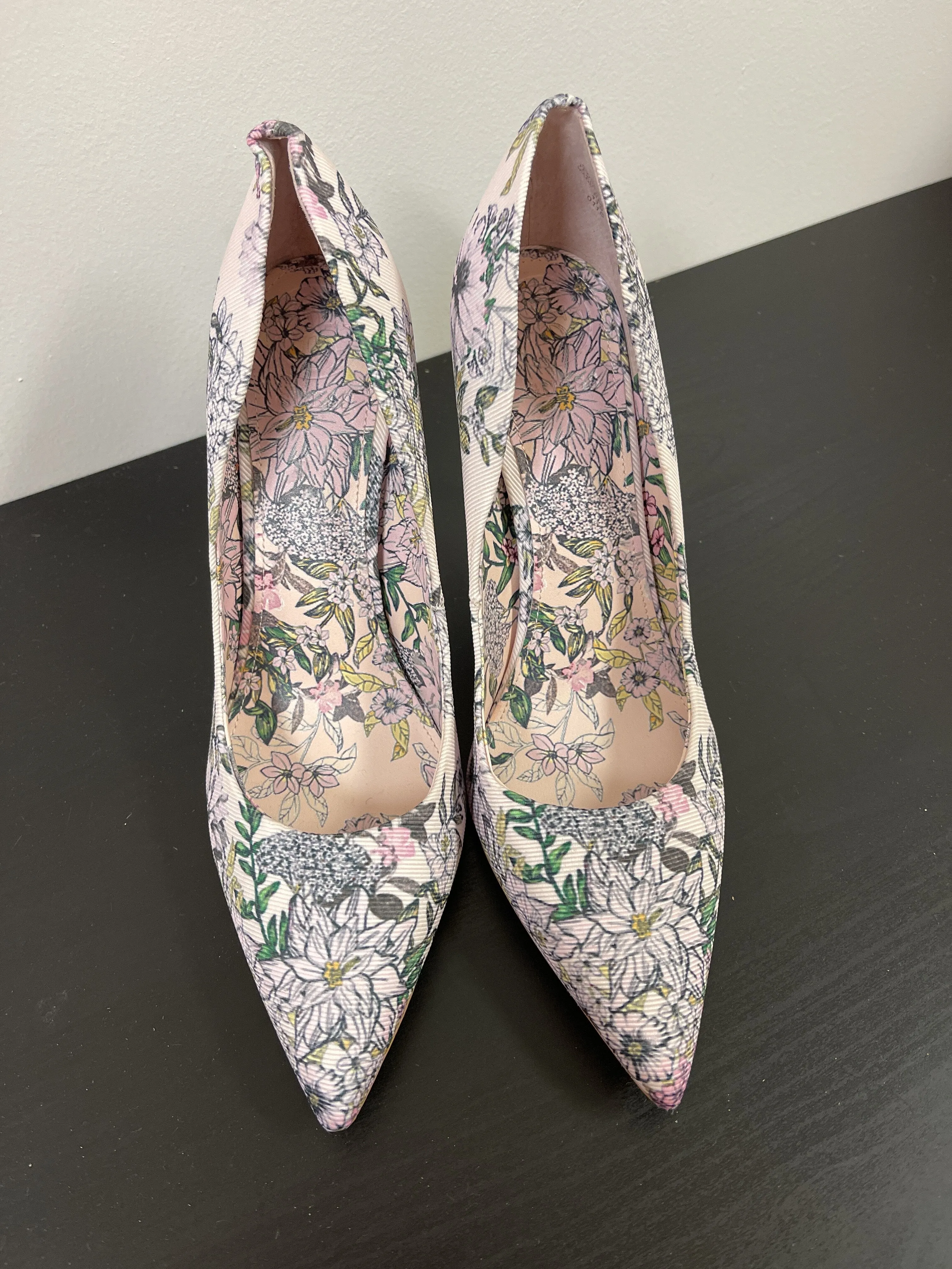 Shoes Heels Stiletto By Guess  Size: 8